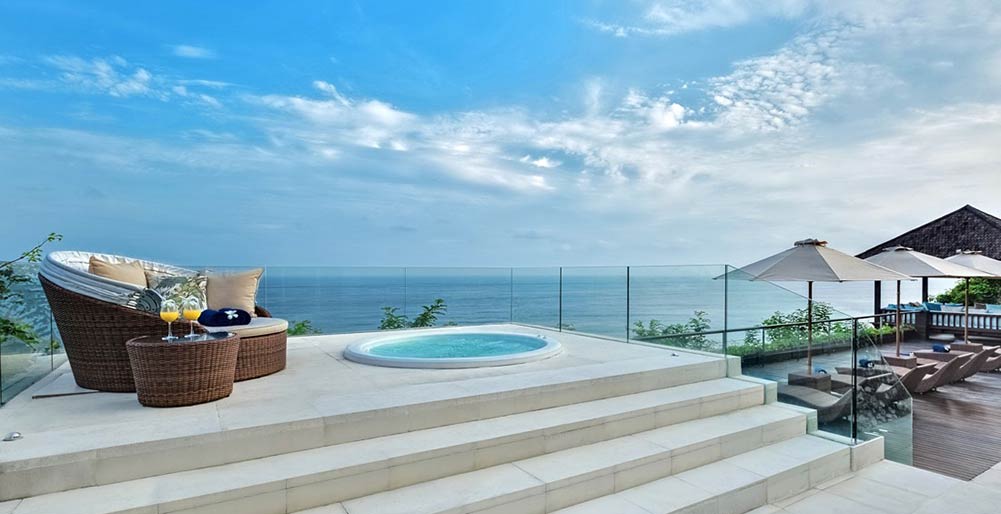 Grand Cliff Front Residence - Jacuzzi view